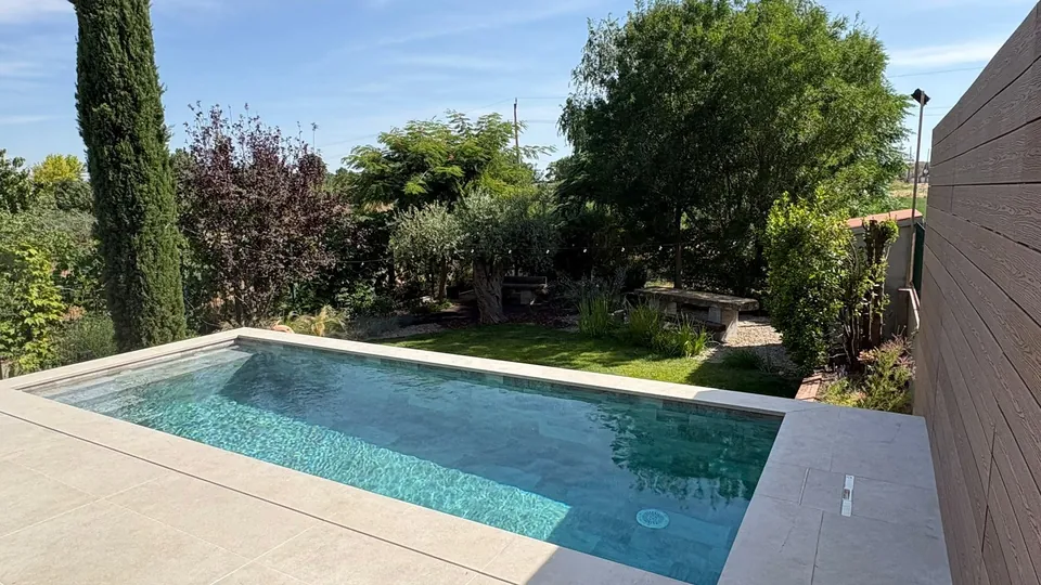 Piscina con revestimiento Stoneflex Elegance en Lleida